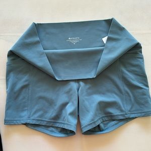 Athleta Salutation Stash Pocket II 5" Short